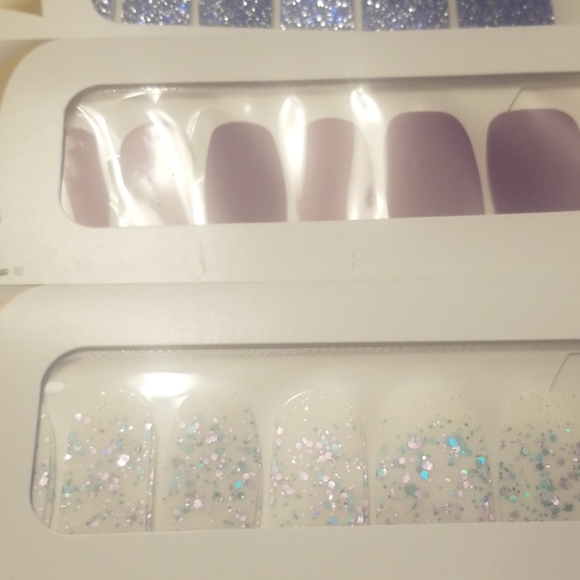 Color street nail bundle - Picture 2 of 4